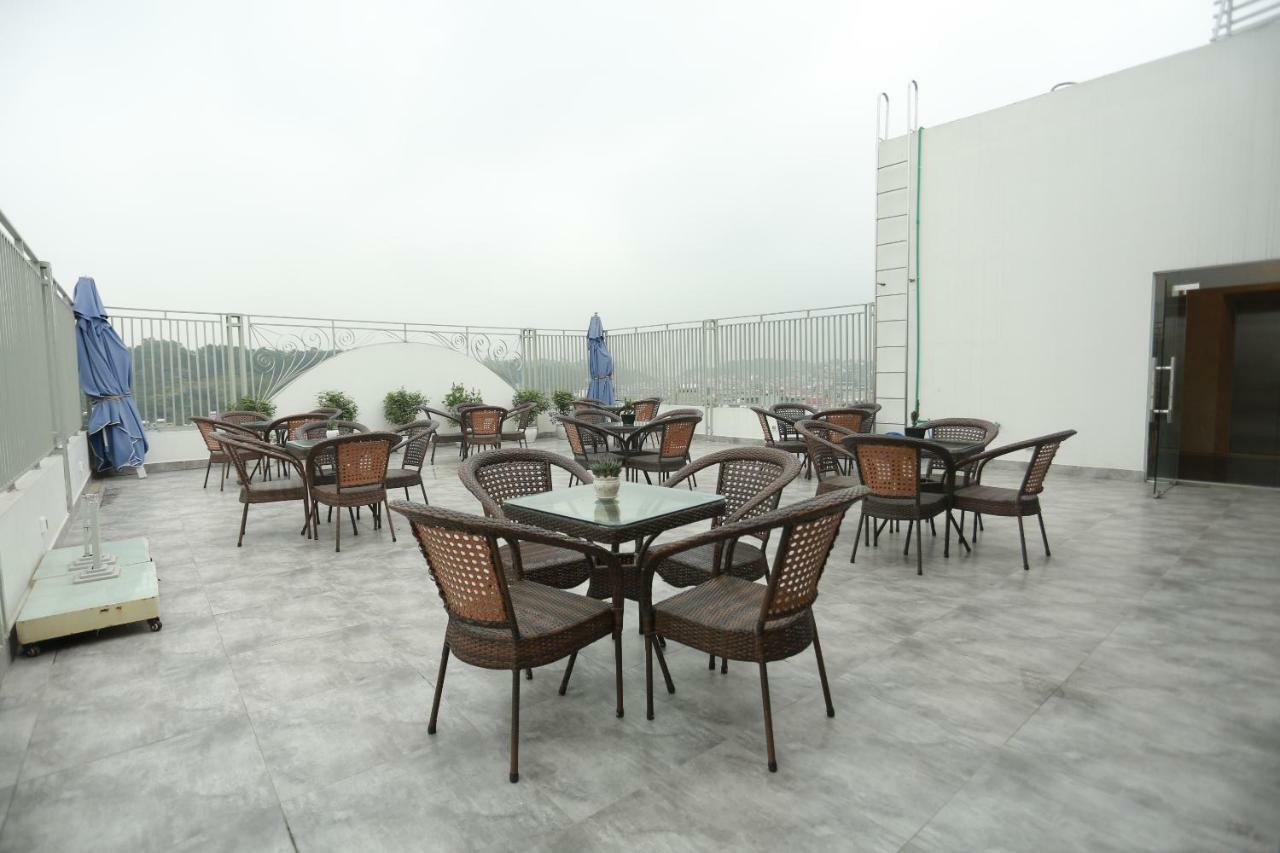 Dayth Hotel Ha Long Exterior photo